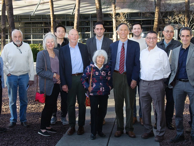large group of people, standing